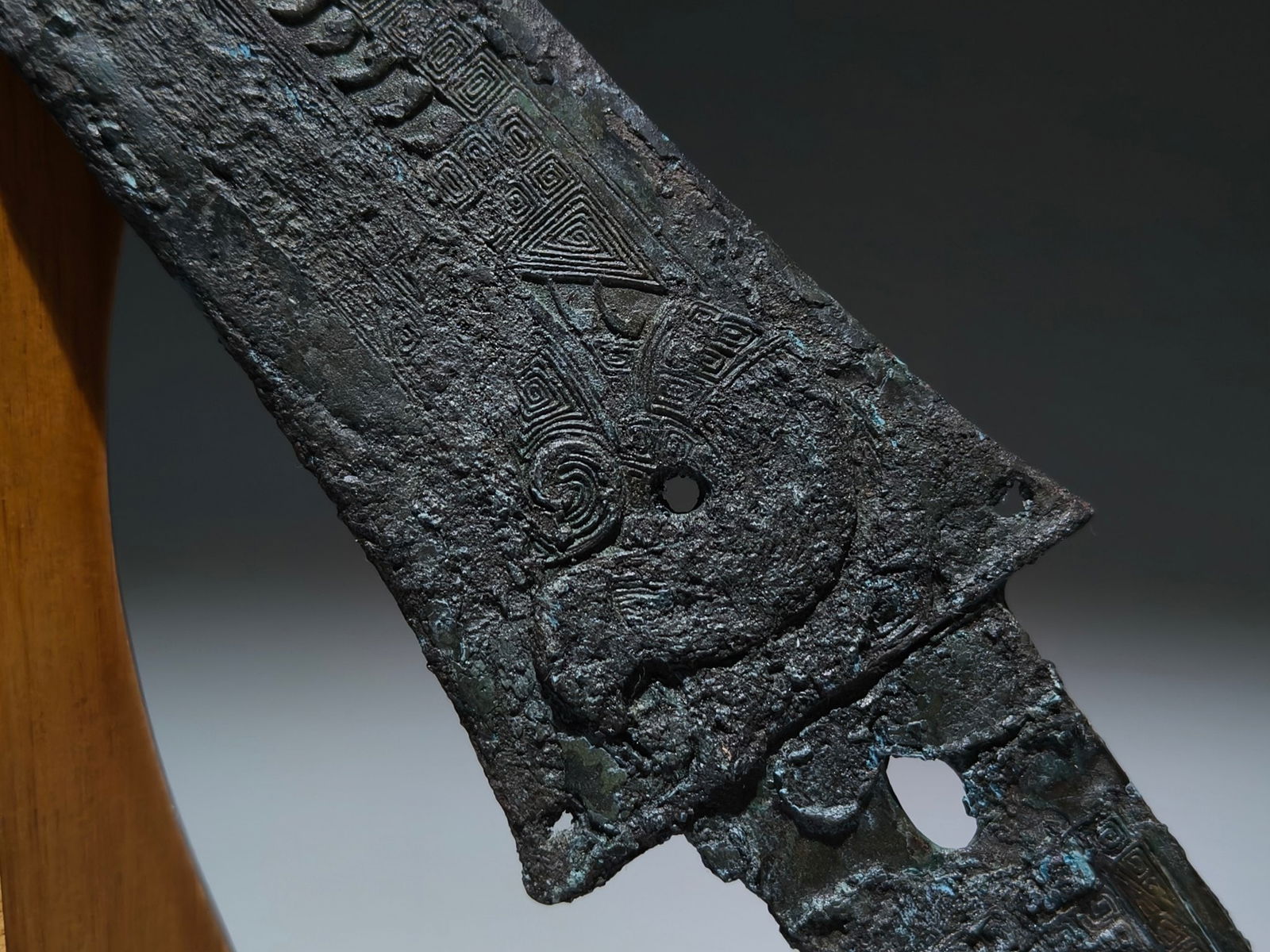 An Archaic Bronze Cloud and Thunder Pattern Weapon - 3