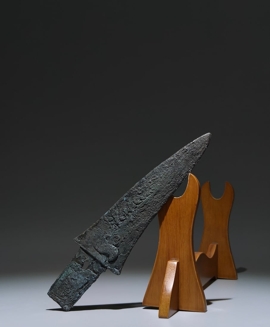 An Archaic Bronze Cloud and Thunder Pattern Weapon - 9