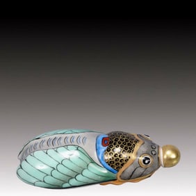 An Exquisite Famille-Rose Cicada Pattern Snuff Bottle