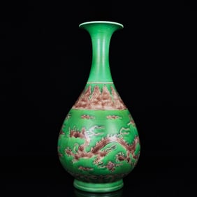 An Exquisite Biscuit Auspicious Cloud and Dragon Pattern Vase