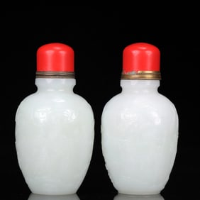 A Pair of Exquisite White Jade Figure Pattern Snuff Bottles