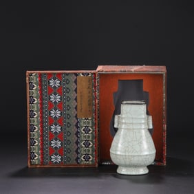 An Exquisite Guan yao Celadon Glazed Cover with Silver Double-Ears Vase,With an Imperial Poem by