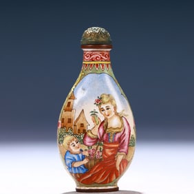 An Exquisite Painted Enamel Figure Pattern Snuff Bottle