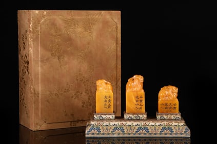 A Set of Fine Tianhuang Stone Auspicious Beast Pattern Seals