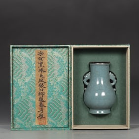 An Exquisite Ru yao Cover with Silver Double-Ears Vase,With an Imperial Poem by Emperor Qianlong