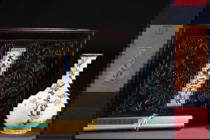 A Rare Famille-Rose Painted Gold Flower and Bird Pattern Vase,With Poem,With Vertical Scroll