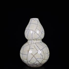 An Exquisite Guan yao Gourd-Shaped Vase