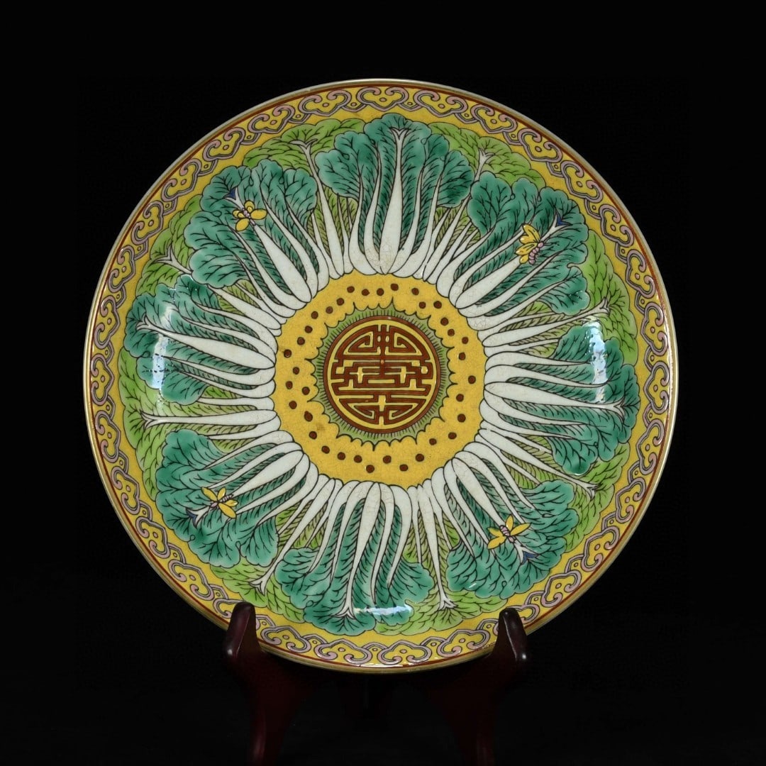 An Exquisite Famille-Rose Painted Gold Bats and Cabbage Pattern Plate: An Exquisite Famille-Rose Painted Gold Bats and Cabbage Pattern Plate,Qing Dynasty, China,Yongzheng Six-character Mark,Size:1.8inx8.5in 粉彩描金蝙蝠白菜