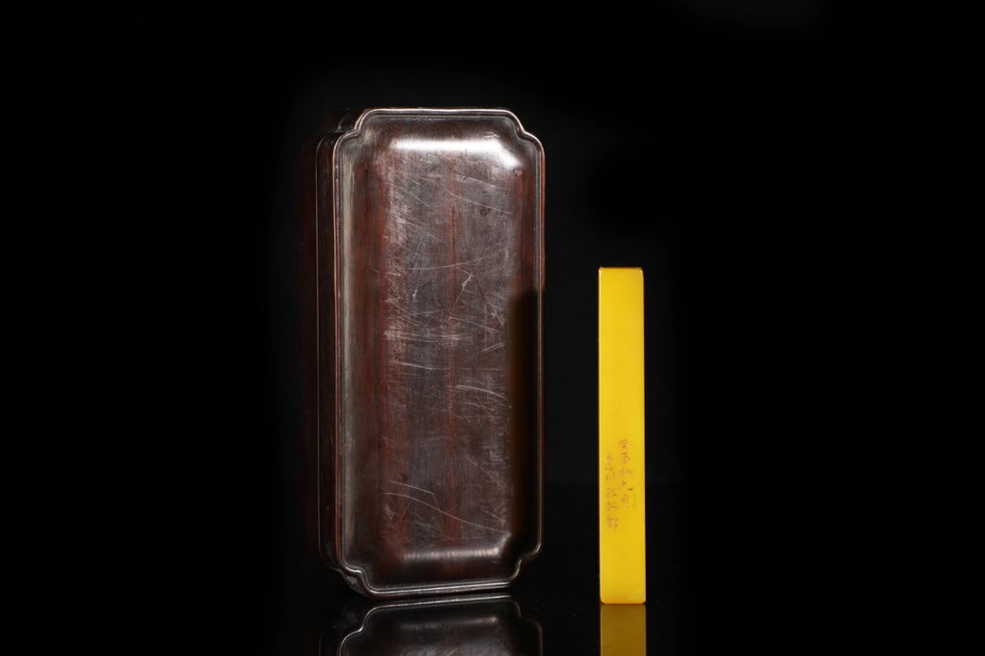 An Exquisite Tianhuang Stone Seal: An Exquisite Tianhuang Stone Seal,Qing Dynasty, China,Size:3.9inx0.6in,Weight:58g 田黄石印章,中国清代