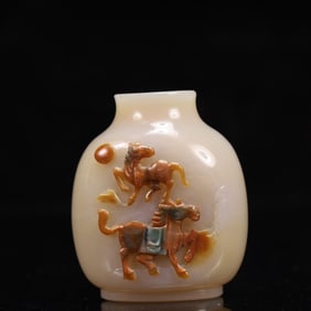 An Exquisite Agate Horse Pattern Snuff Bottle