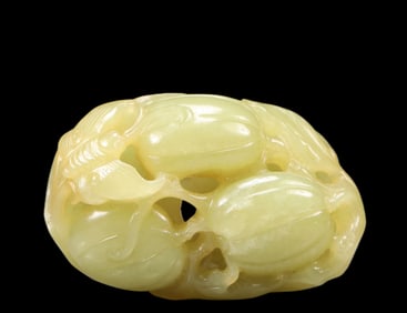 An Exquisite Yellow Jade Butterfly Pattern Ornament