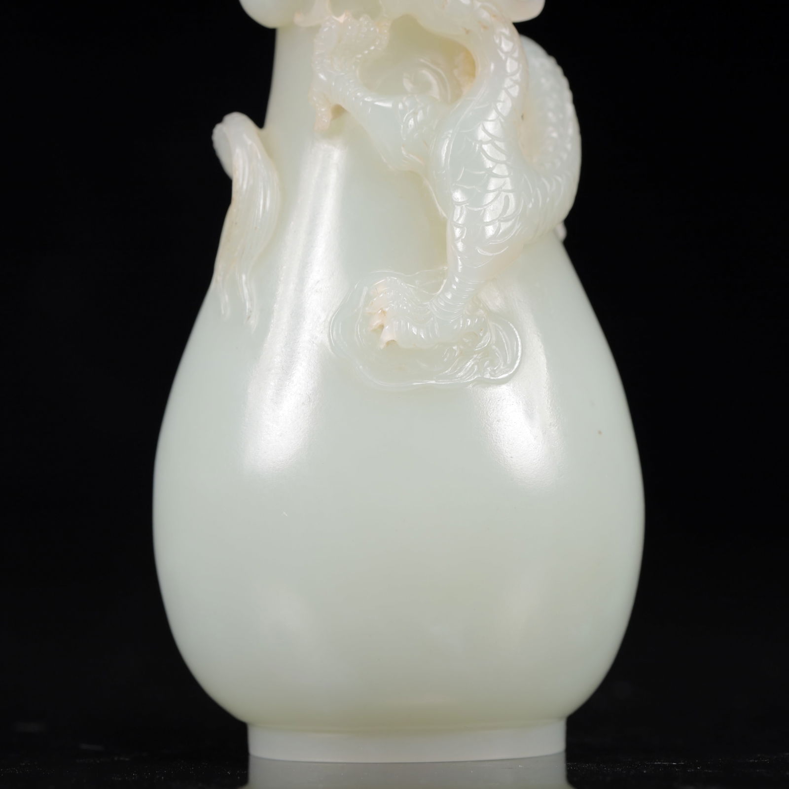An Exquisite White Jade Dragon Pattern Snuff Bottle - 3
