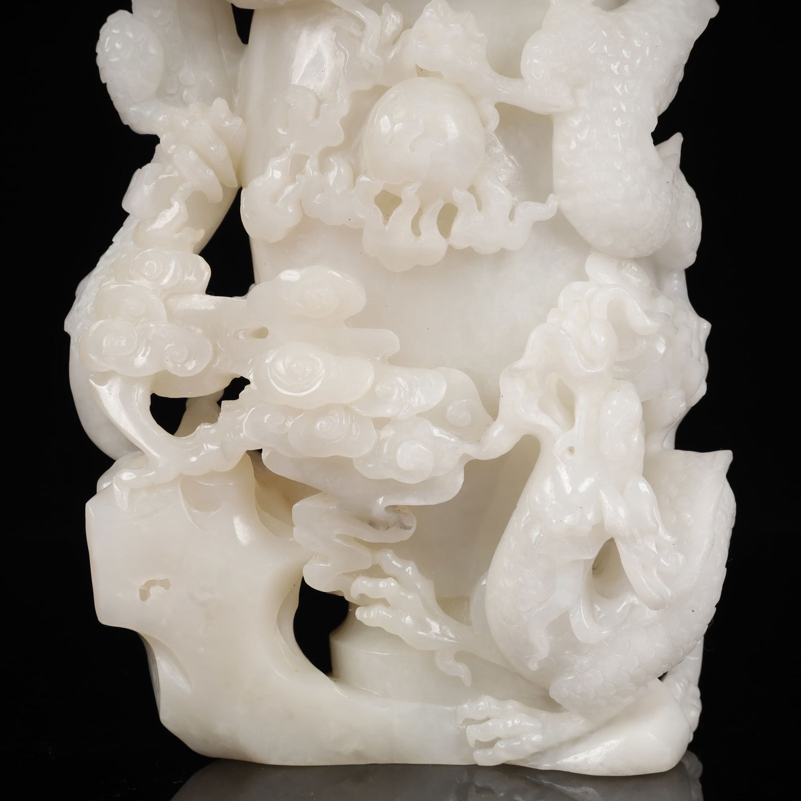 A Rare White Jade Auspicious Cloud and Dragon Pattern Bottle - 4