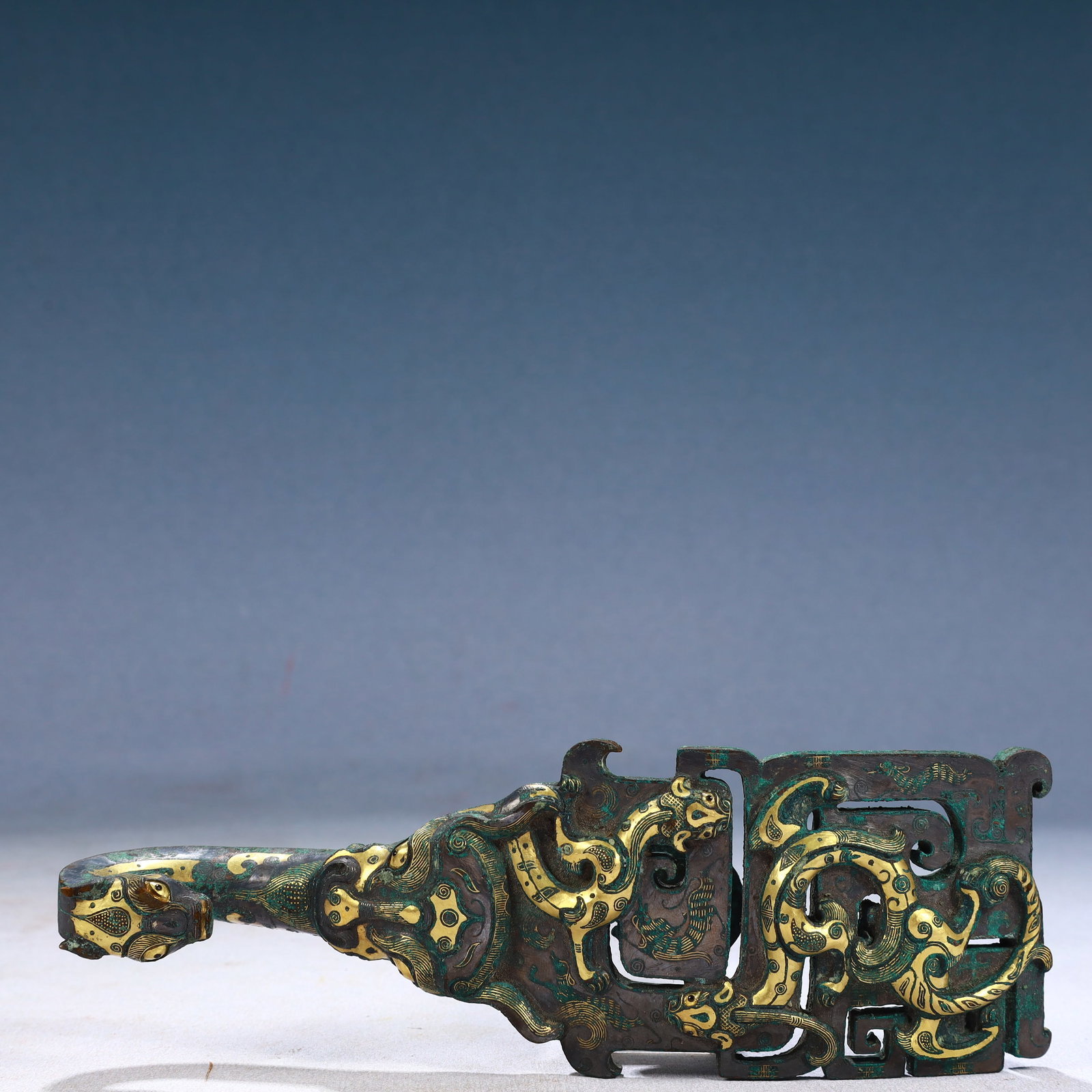 An Archaic Bronze Inlaid Gold Chi-Dragon Pattern Hook: An Archaic Bronze Inlaid Gold Chi-Dragon Pattern Hook,Qing Dynasty, China,Size:7.9inx2.6inx1.6in,Weight:650g 青铜错金螭龙纹带钩,中国&#