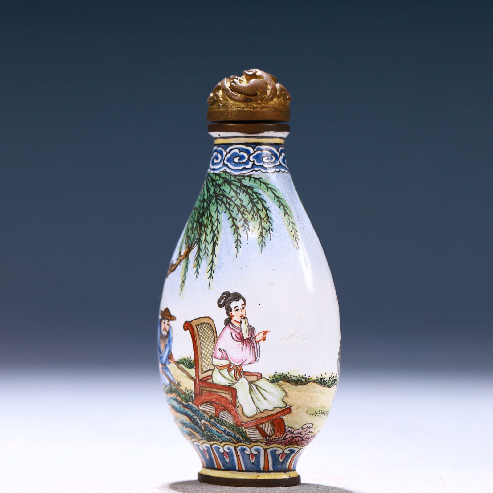 An Exquisite Painted Enamel Figure Pattern Snuff Bottle - 2