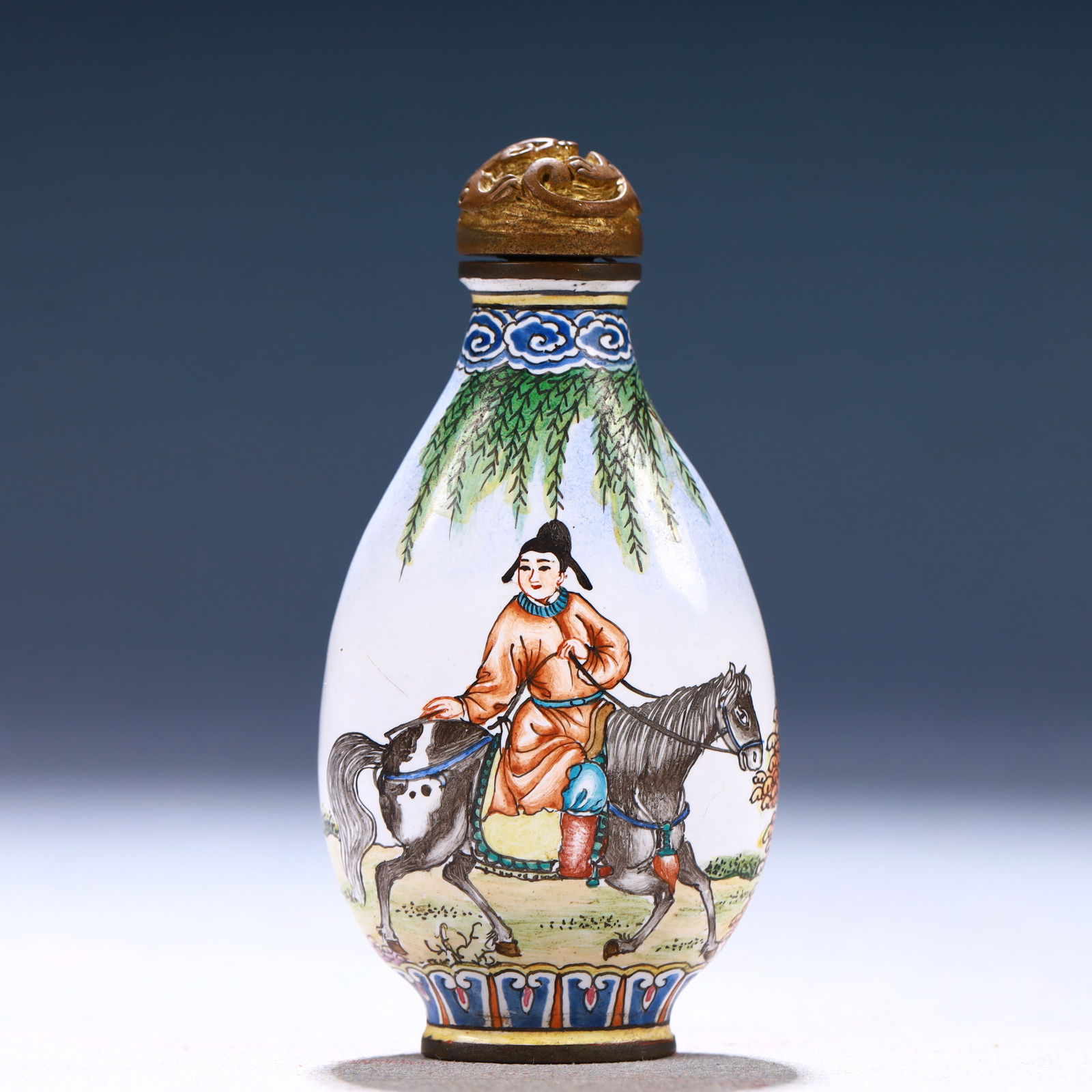 An Exquisite Painted Enamel Figure Pattern Snuff Bottle - 4