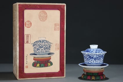 An Exquisite Blue and White Dragon Pattern Cover Bowl,With Tray