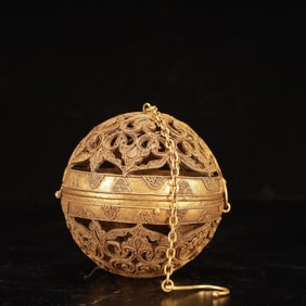 An Exquisite Gilt Bronze Flower Pattern Censer
