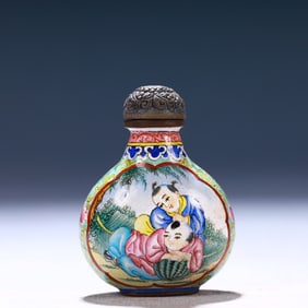 An Exquisite Painted Enamel Figure Pattern Snuff Bottle
