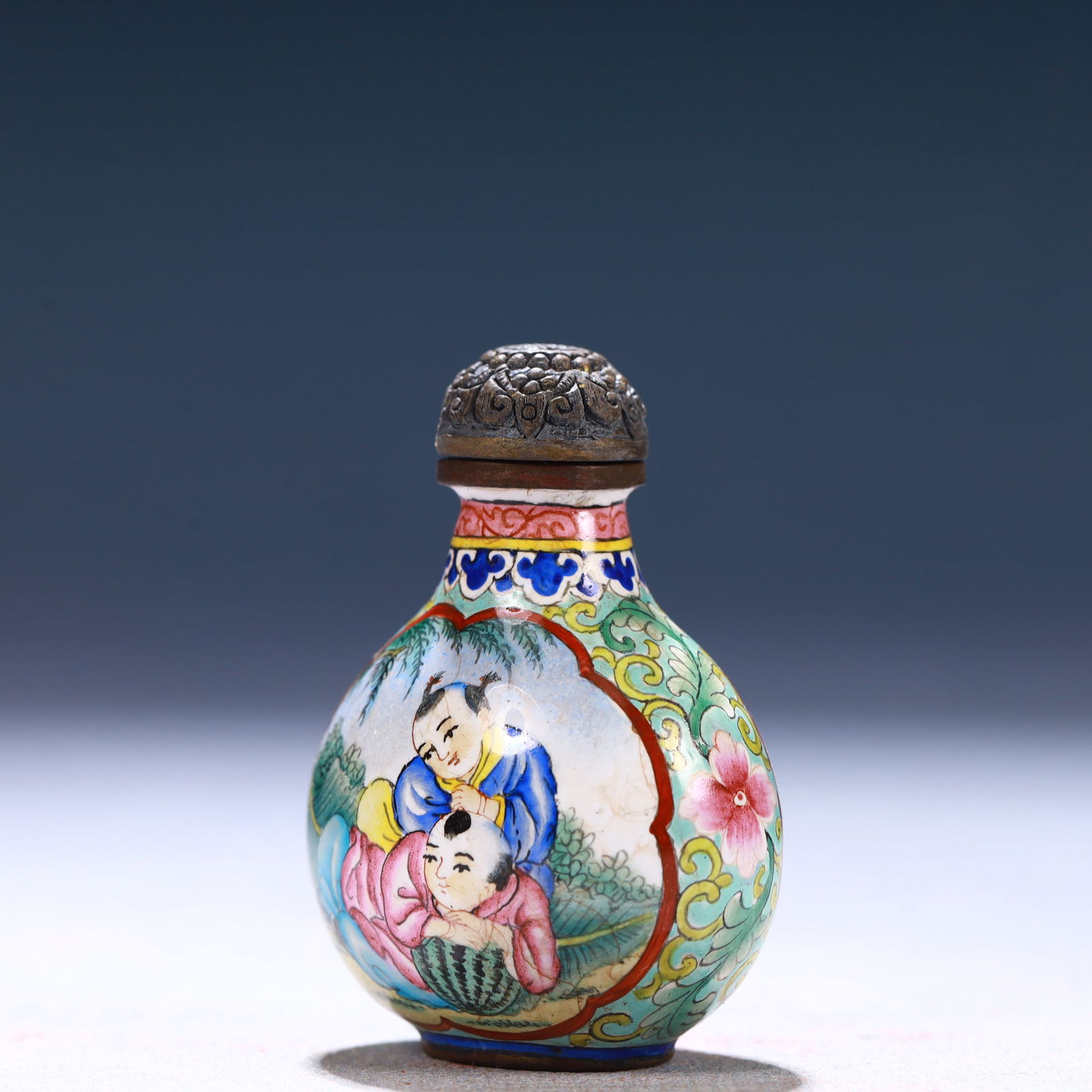 An Exquisite Painted Enamel Figure Pattern Snuff Bottle - 2