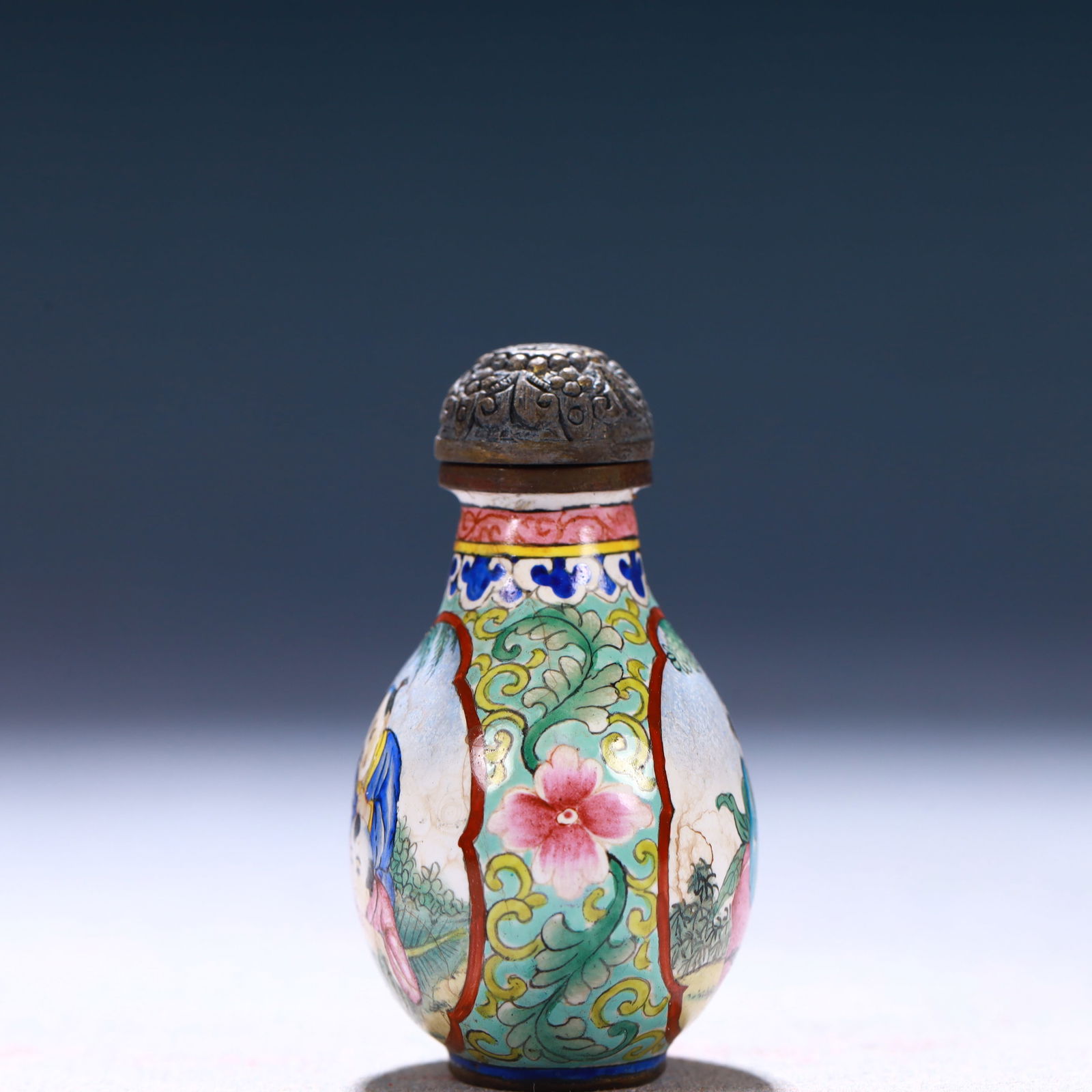 An Exquisite Painted Enamel Figure Pattern Snuff Bottle - 3