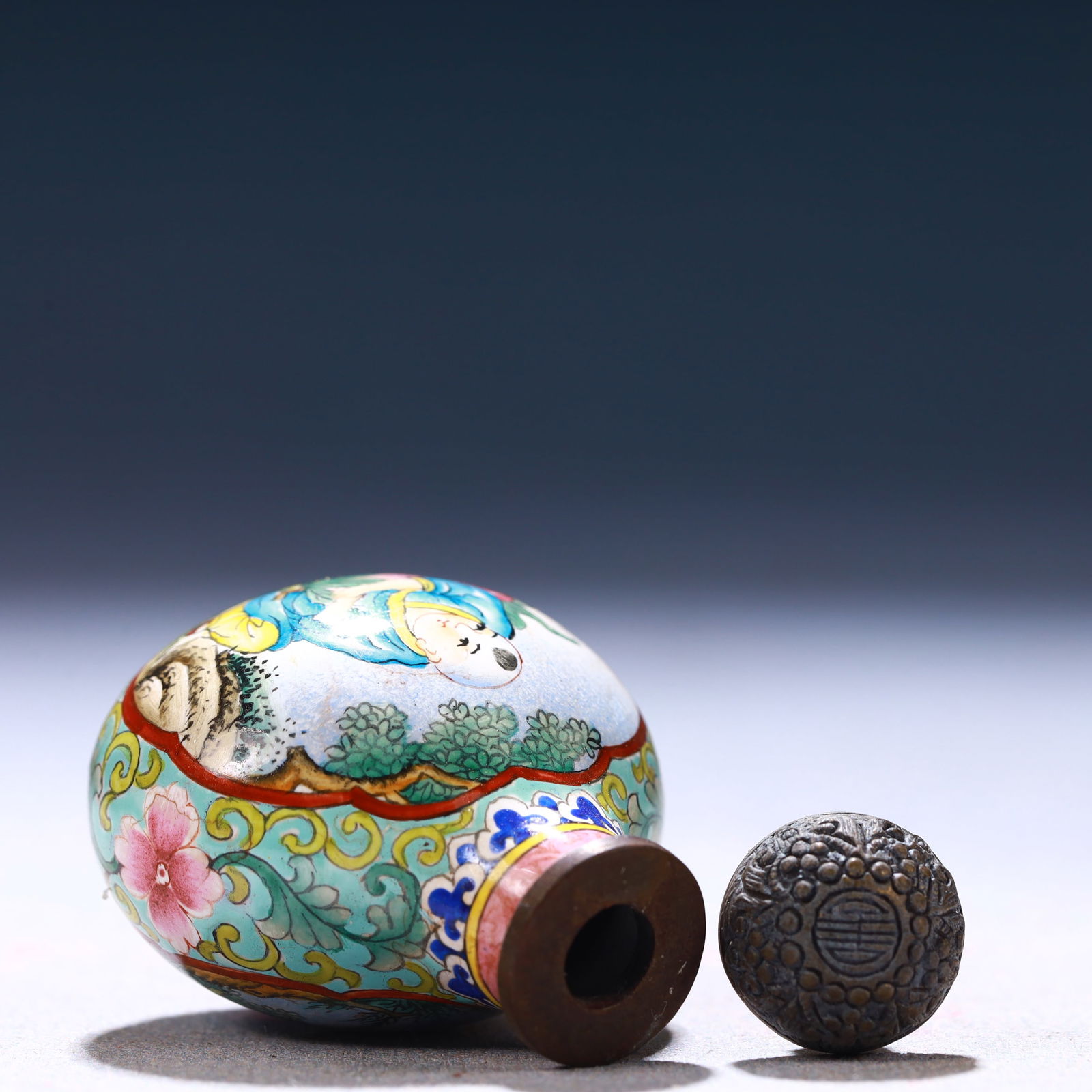 An Exquisite Painted Enamel Figure Pattern Snuff Bottle - 7