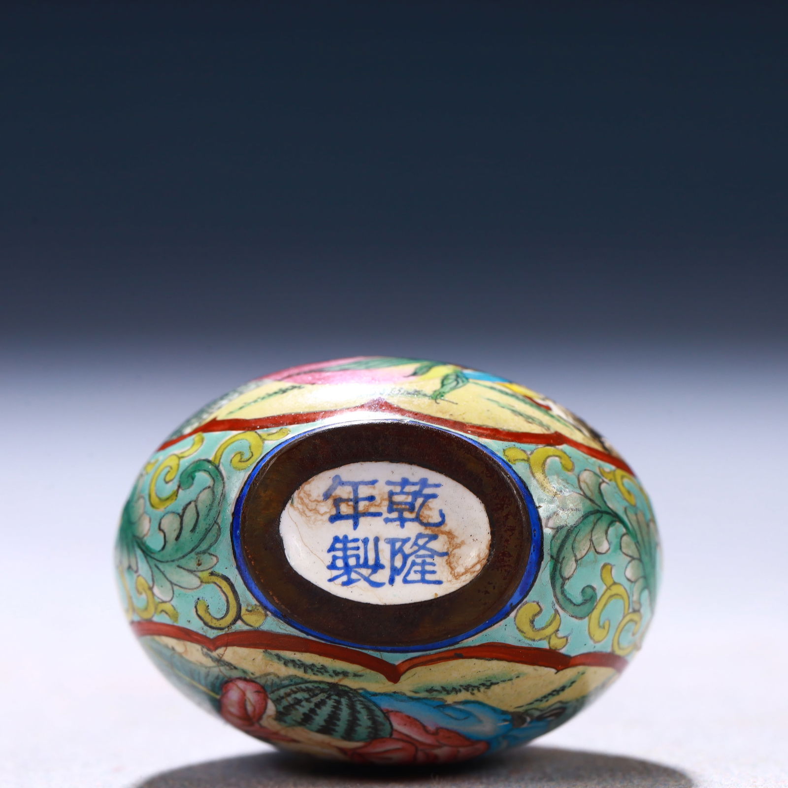 An Exquisite Painted Enamel Figure Pattern Snuff Bottle - 8
