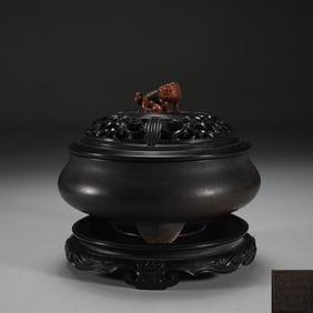 An Exquisite Bronze Tripod Censer,With Base