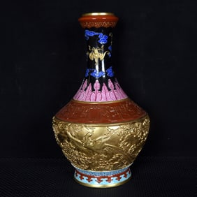 A Rare Enamel Gilding Flower and Bird Pattern Vase