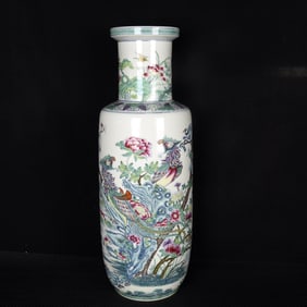 A Huge Doucai Flower and Bird Pattern Vase