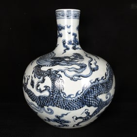 A Huge Blue and White Auspicious Cloud and Dragon Pattern Vase