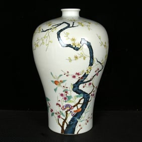 A Rare Enamel Flower Pattern Vase