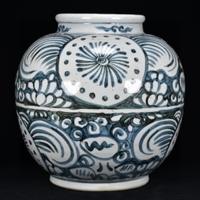 A Rare Blue and White Chrysanthemum Pattern Jar