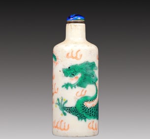 A Precious Wucai 'Dragon& Auspicious Cloud' Snuff Bottle