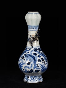 An Exquisite Blue and White Chi-Dragon,Fish and Algae Pattern Vase