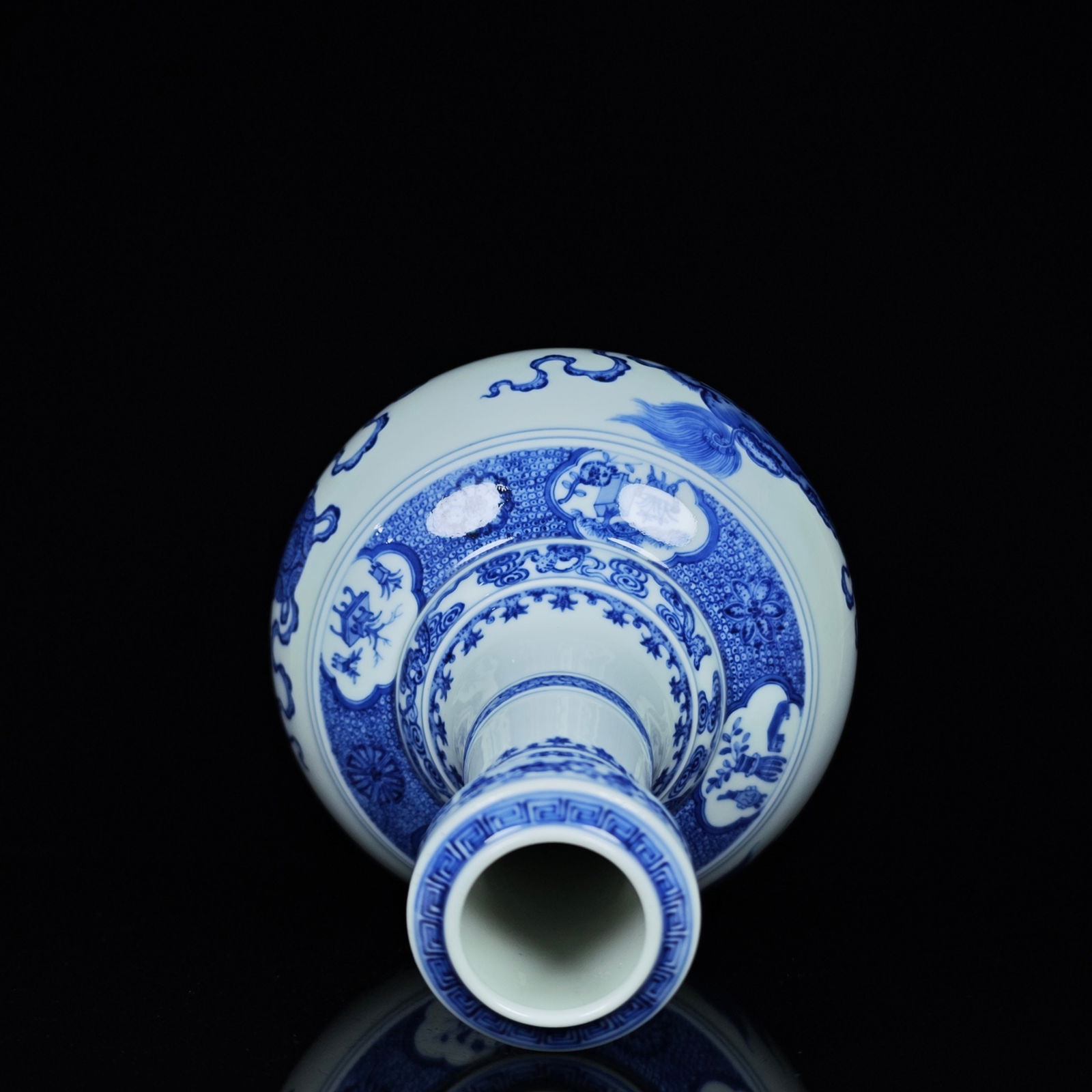 A Rare Blue and White Lion Pattern Vase - 5