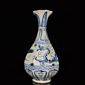 An Exquisite Blue and White Auspicious Cloud and Dragon Pattern Vase