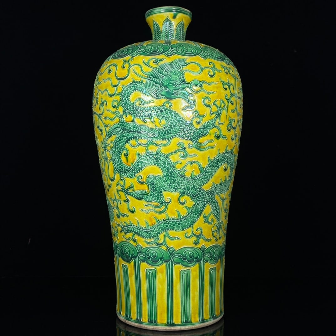 A Huge Fahua Glazed Lotus and Dragon Pattern Vase: A Huge Fahua Glazed Lotus and Dragon Pattern Vase,Ming Dynasty, China,Size:15.7inx7.5in 珐华彩缠枝莲龙纹瓶,中国明代
