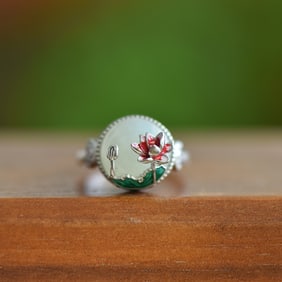 An Exquisite Sterling Silver Inlaid White Jade Enamel Ring