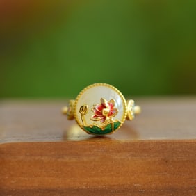 An Exquisite Sterling Silver-Gold Plated Inlaid White Jade Enamel Ring