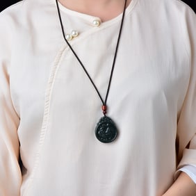 An Exquisite Sapphire Rooster Pattern Pendant