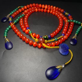 An Exquisite Agate Necklace