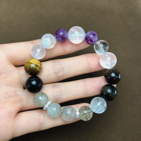 An Exquisite Crystal Bracelets