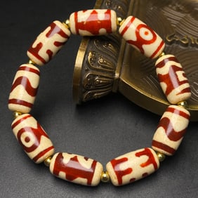 An Exquisite Dzi Bead Bracelets