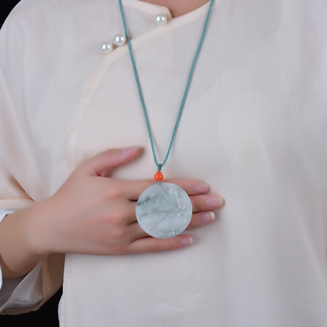 An Exquisite White Jade Lotus Pattern Pendant: An Exquisite White Jade Lotus Pattern Pendant,Size:52mmx52mm 寓意:一品清廉 白玉莲花纹挂件