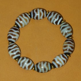 An Exquisite Dzi Bead Bracelets