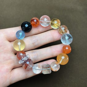 An Exquisite Crystal Bracelets