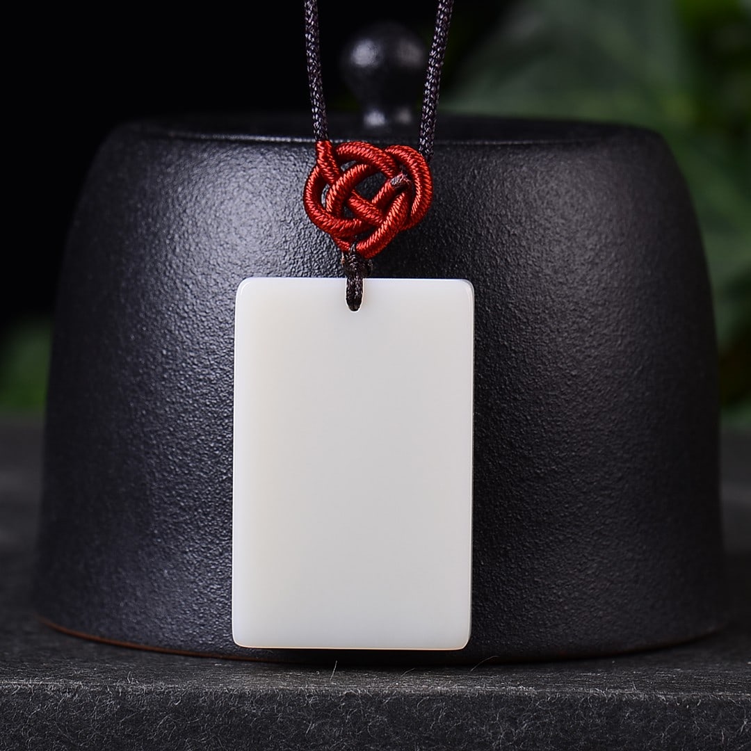 An Exquisite White Jade Pendant: An Exquisite White Jade Pendant,Size:25mmx40mm (寓意)吉祥 平平安安 白玉吊坠
