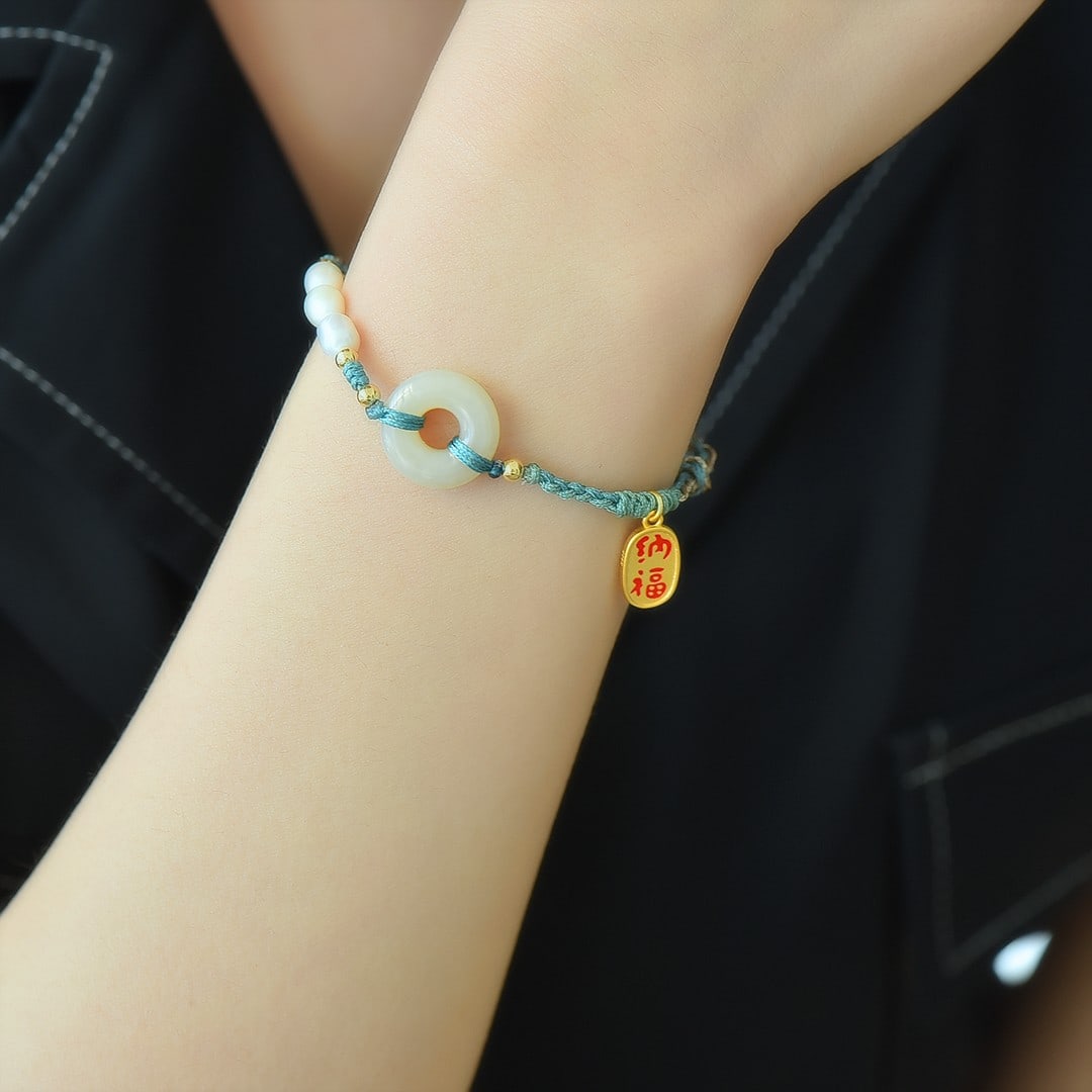 An Exquisite Sterling Silver-Gold Plated Inlaid White Jade Bracelet: An Exquisite Sterling Silver-Gold Plated Inlaid White Jade Bracelet,Size:15mmx15mm 纯银镀金镶白玉手链