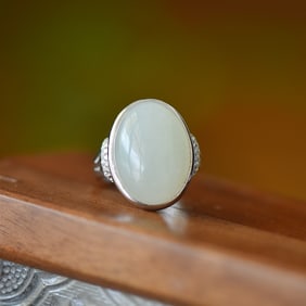 An Exquisite Sterling Silver Inlaid White Jade Ring